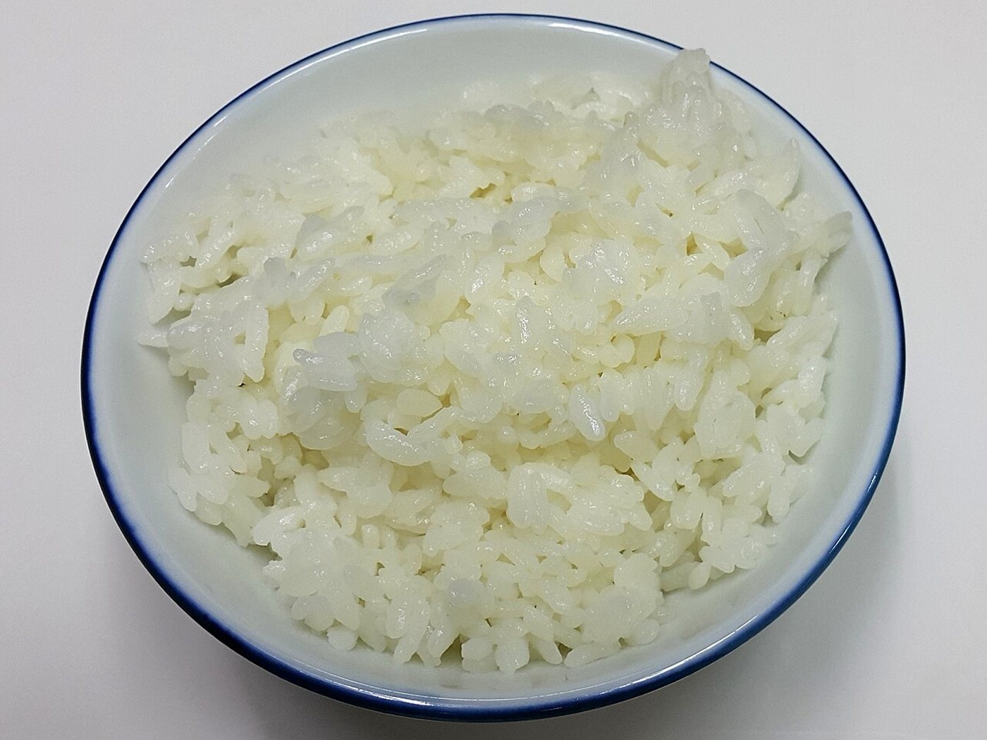 Bowl of freshly steamed white rice